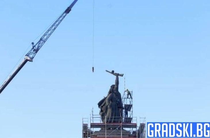 Излезе административен акт за спиране на демонтажа на Паметника на Съветската армия